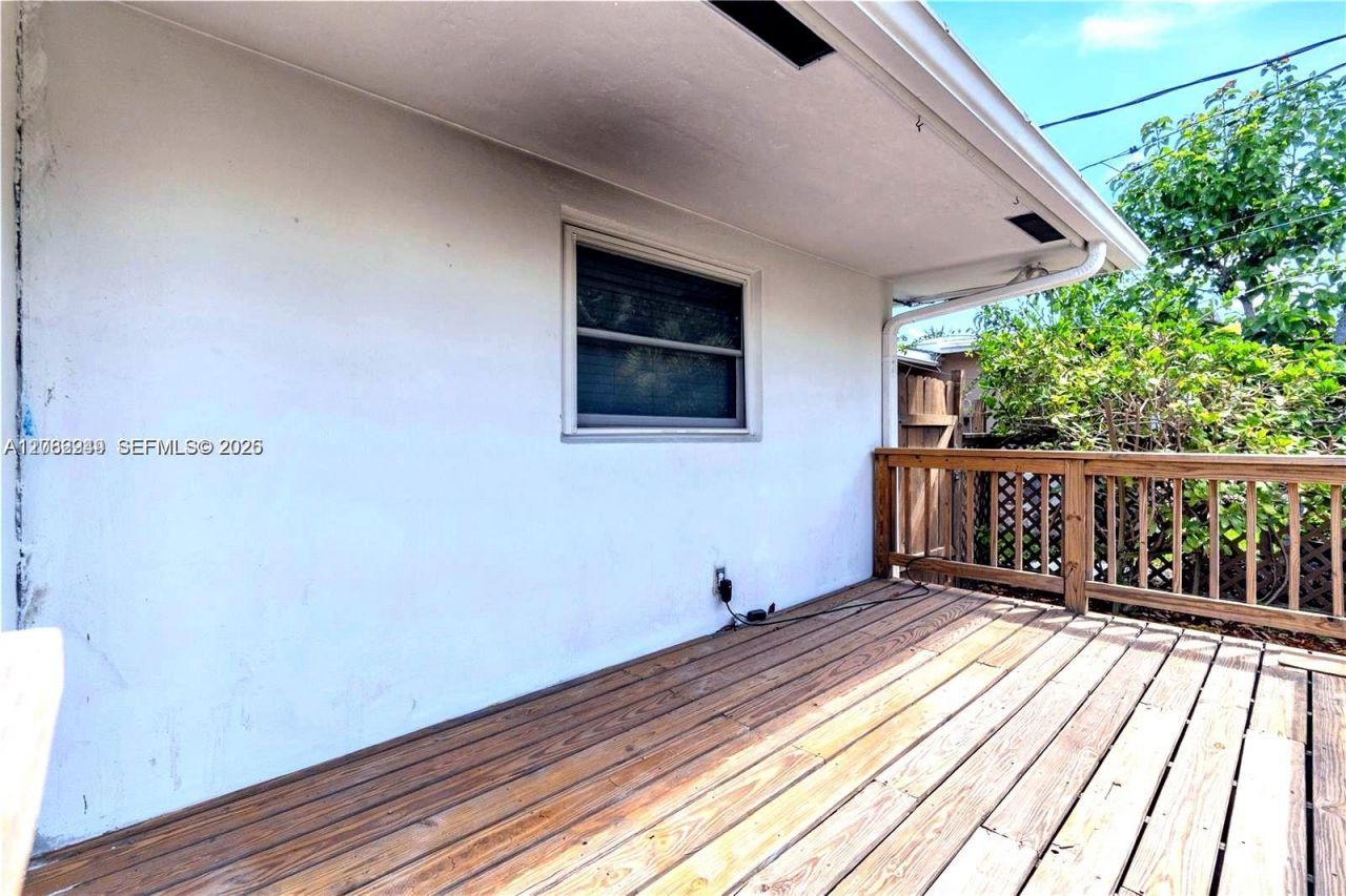 806 NE 4th St , Hallandale Beach, FL 33009 Photo