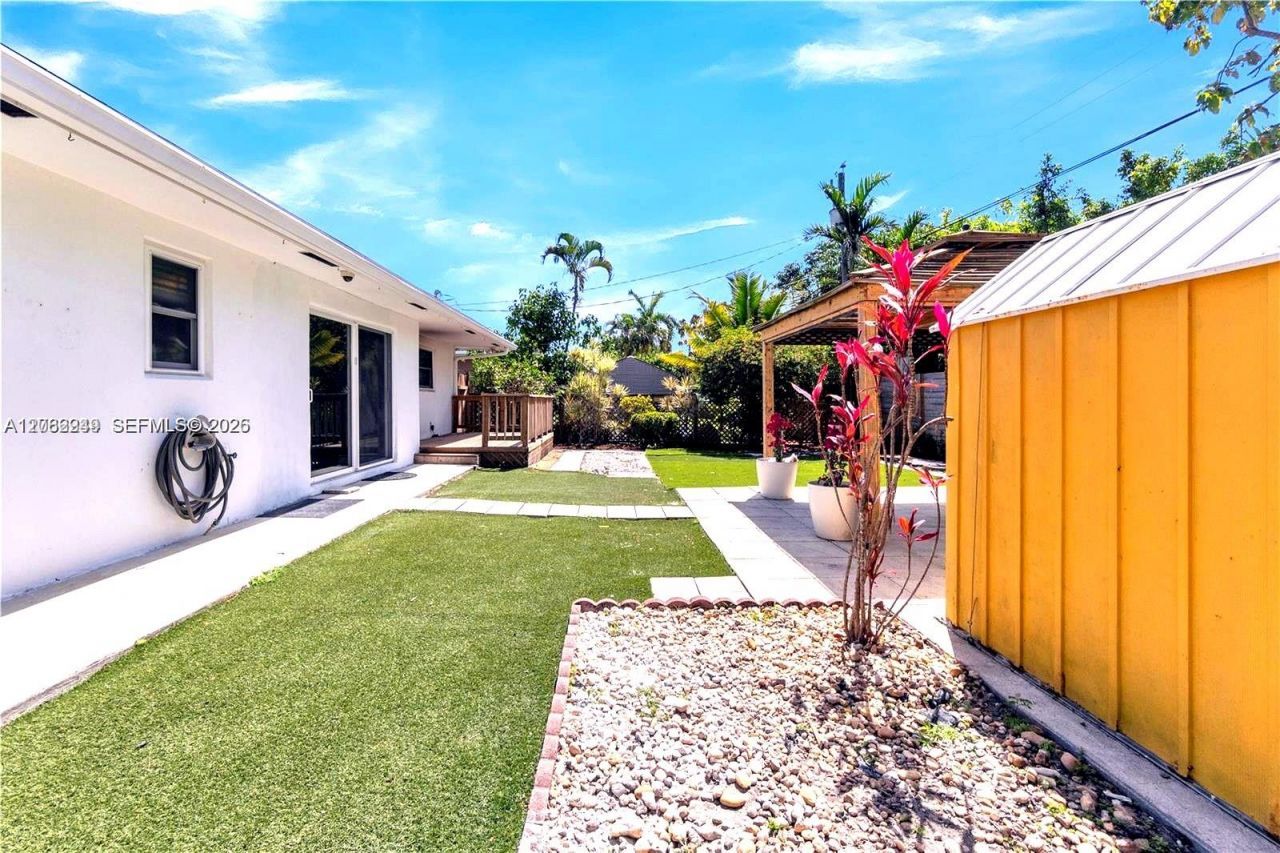 806 NE 4th St , Hallandale Beach, FL 33009 Photo