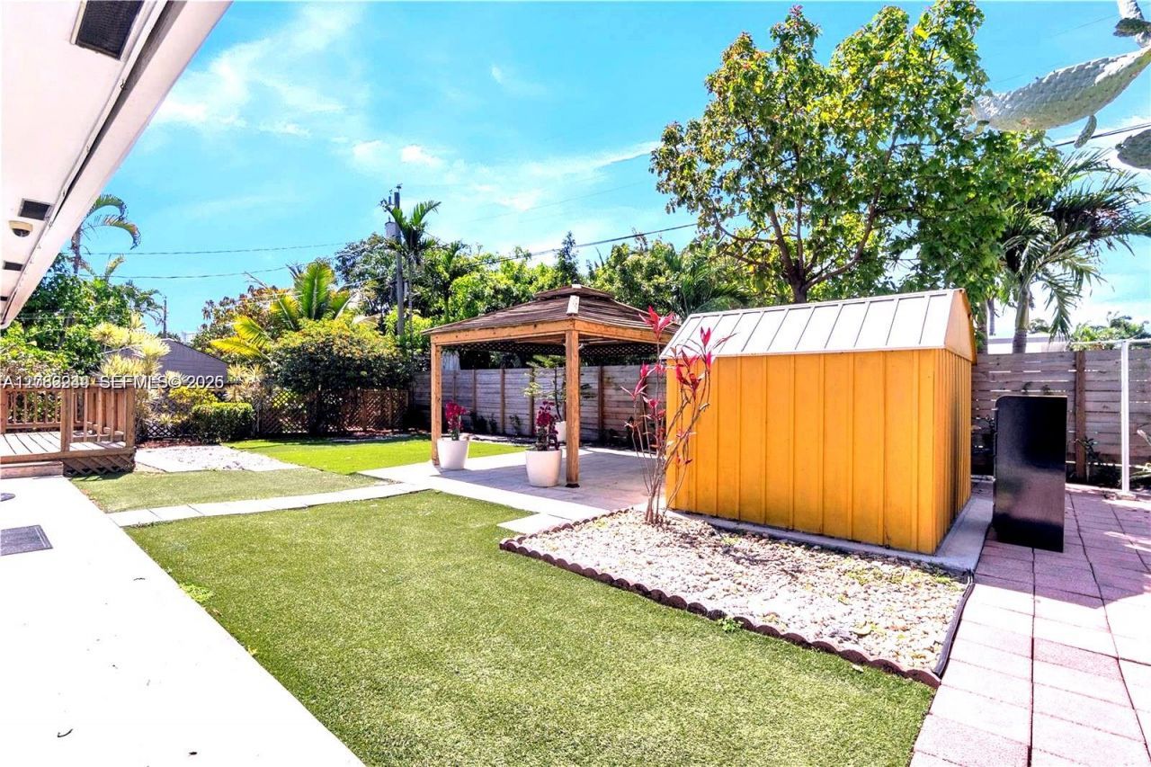 806 NE 4th St , Hallandale Beach, FL 33009 Photo