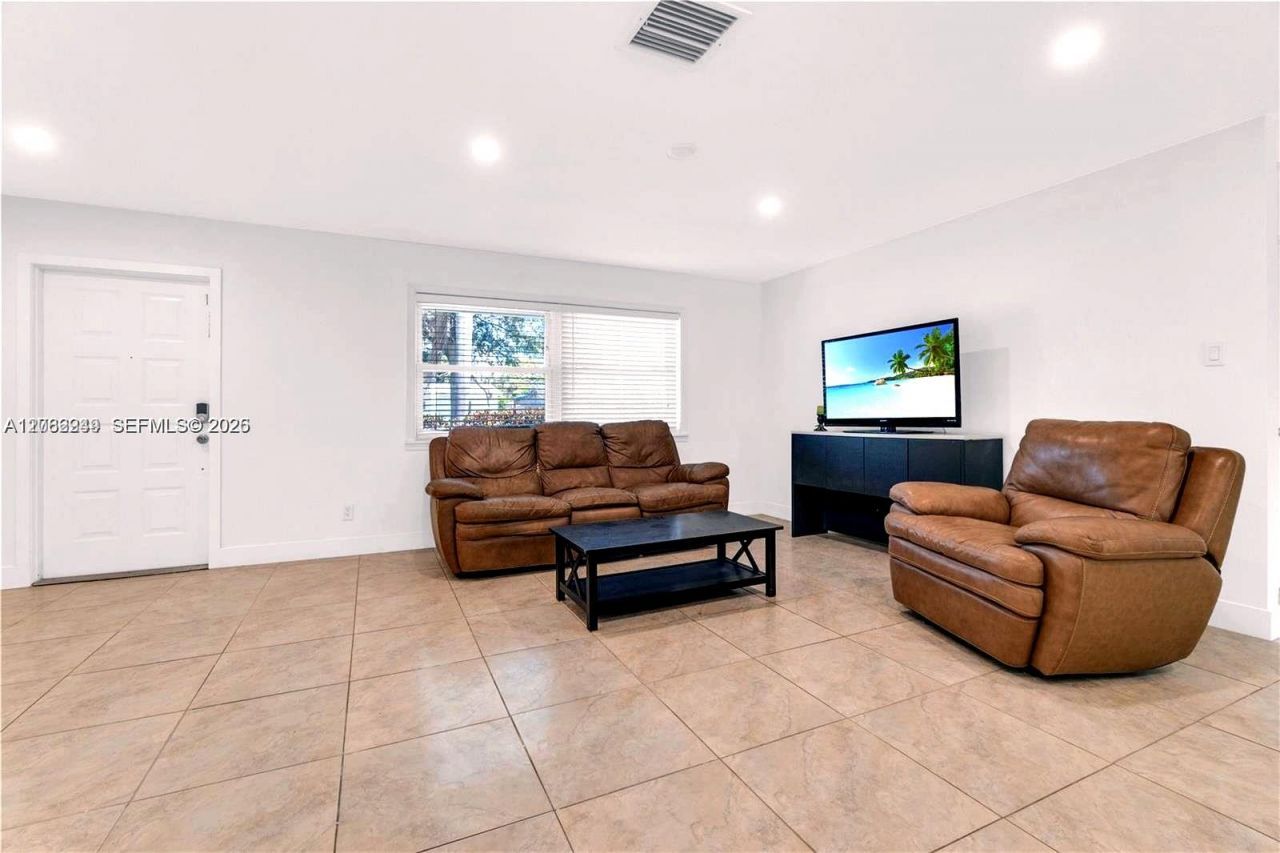 806 NE 4th St , Hallandale Beach, FL 33009 Photo