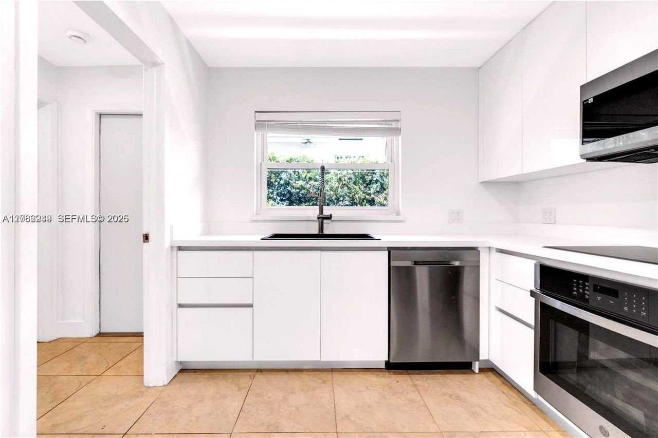 806 NE 4th St , Hallandale Beach, FL 33009 Photo