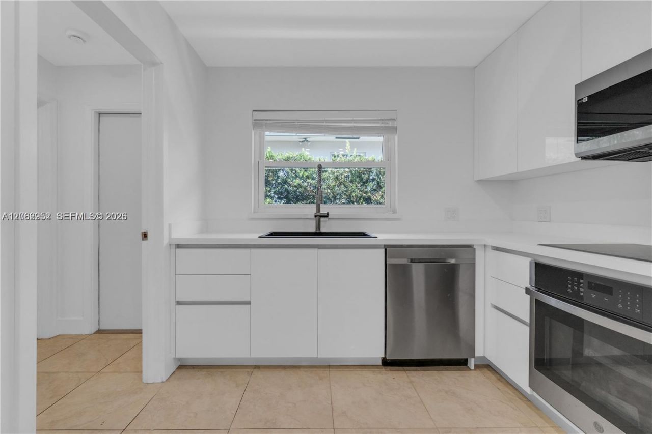 806 NE 4th St, Unit ., Hallandale Beach, FL 33009 Photo