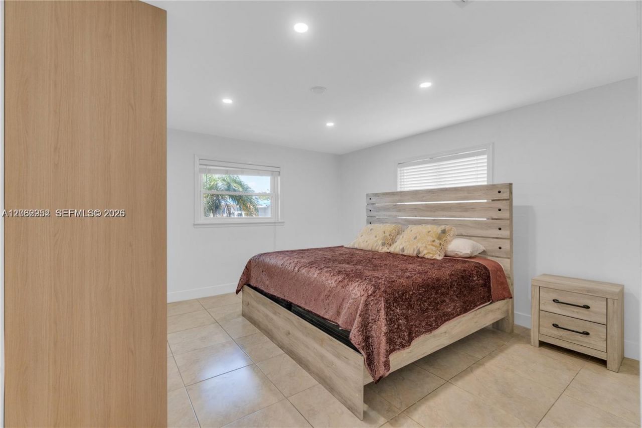 806 NE 4th St, Unit ., Hallandale Beach, FL 33009 Photo