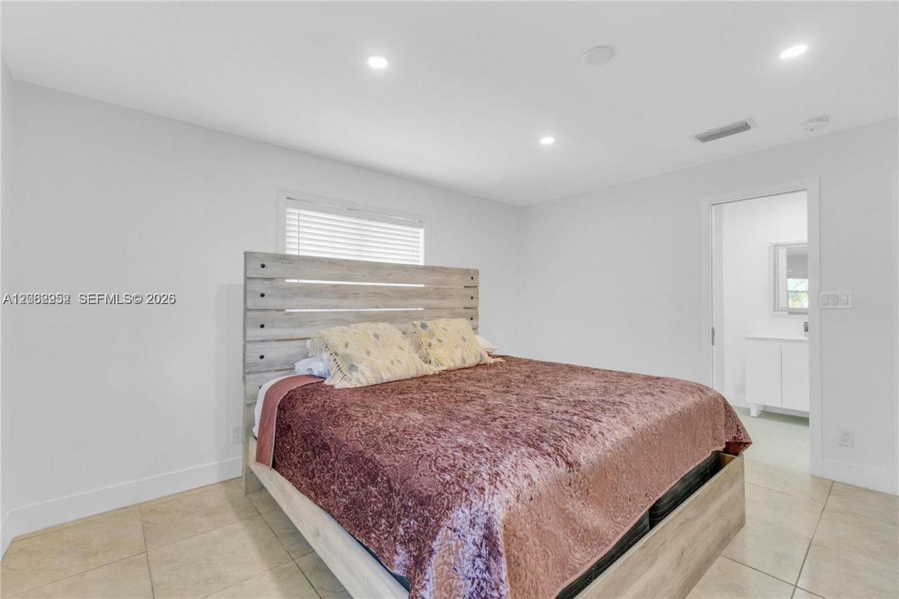 806 NE 4th St, Unit ., Hallandale Beach, FL 33009 Photo