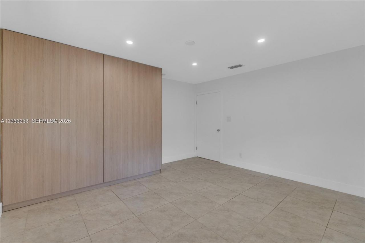 806 NE 4th St, Unit ., Hallandale Beach, FL 33009 Photo