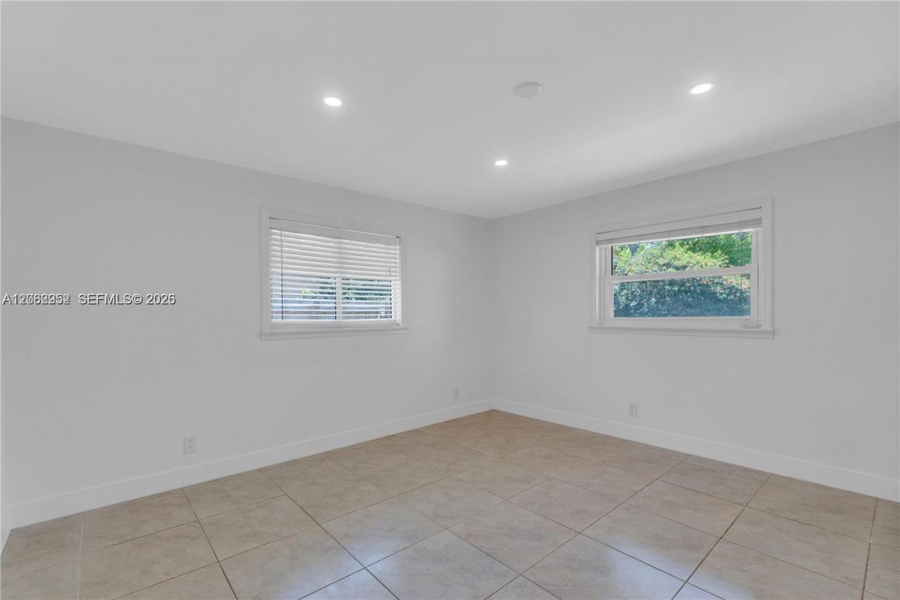 806 NE 4th St, Unit ., Hallandale Beach, FL 33009 Photo