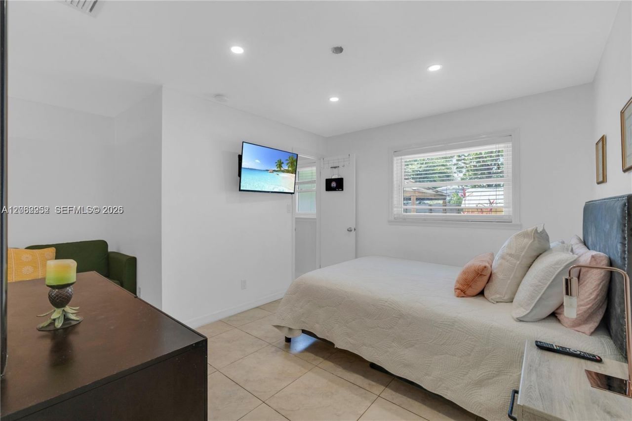 806 NE 4th St, Unit ., Hallandale Beach, FL 33009 Photo
