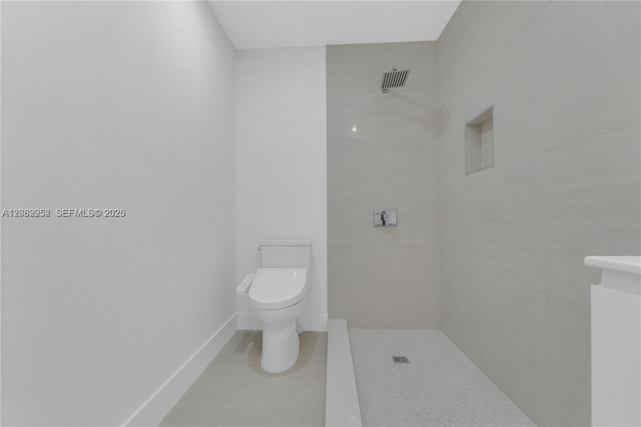 806 NE 4th St, Unit ., Hallandale Beach, FL 33009 Photo