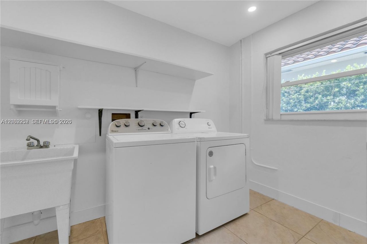 806 NE 4th St, Unit ., Hallandale Beach, FL 33009 Photo