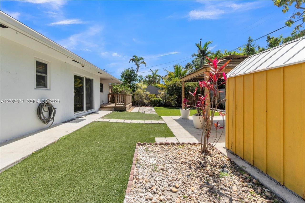 806 NE 4th St, Unit ., Hallandale Beach, FL 33009 Photo