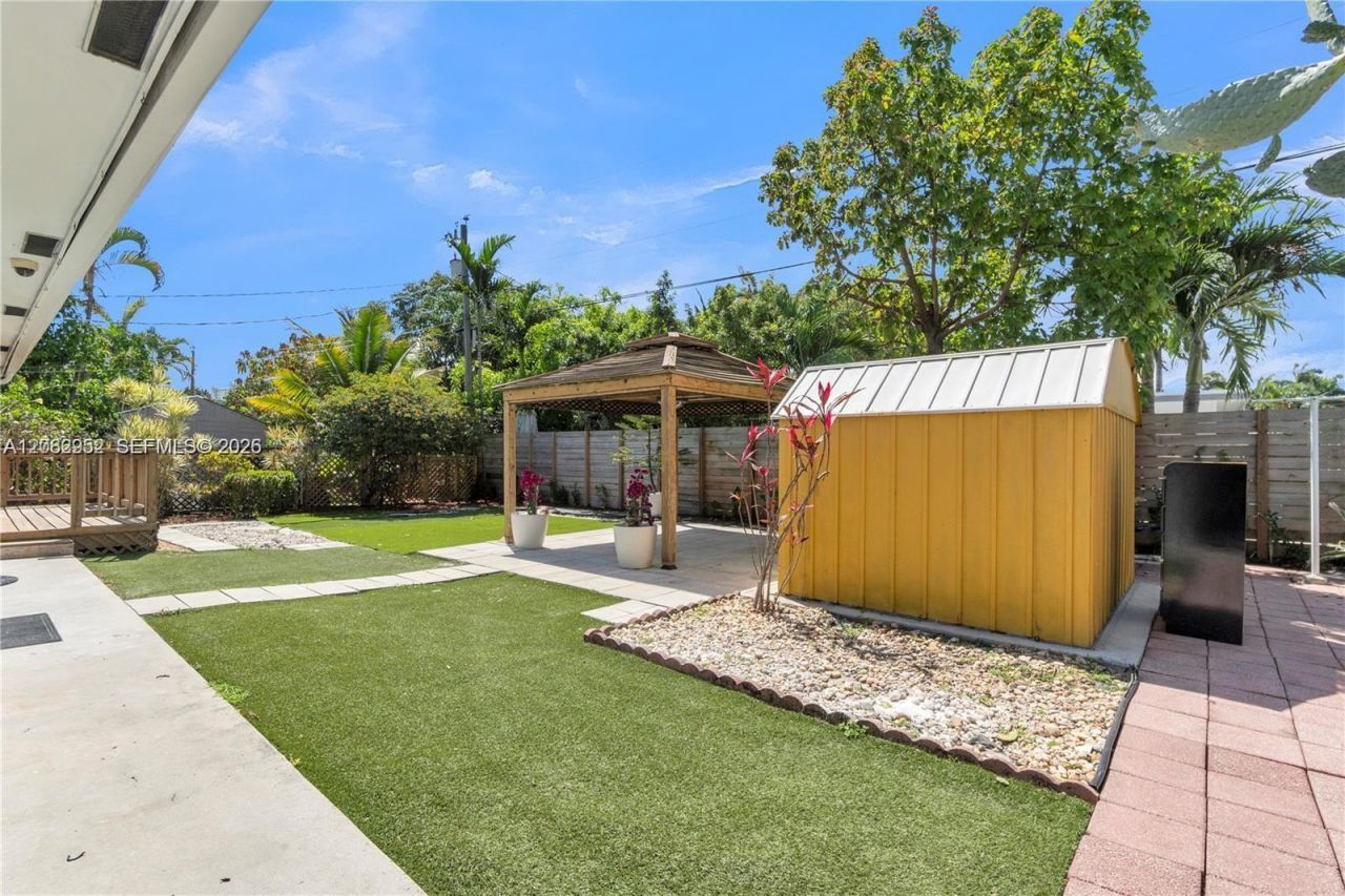 806 NE 4th St, Unit ., Hallandale Beach, FL 33009 Photo