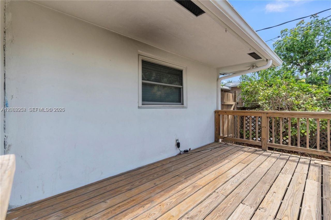 806 NE 4th St, Unit ., Hallandale Beach, FL 33009 Photo