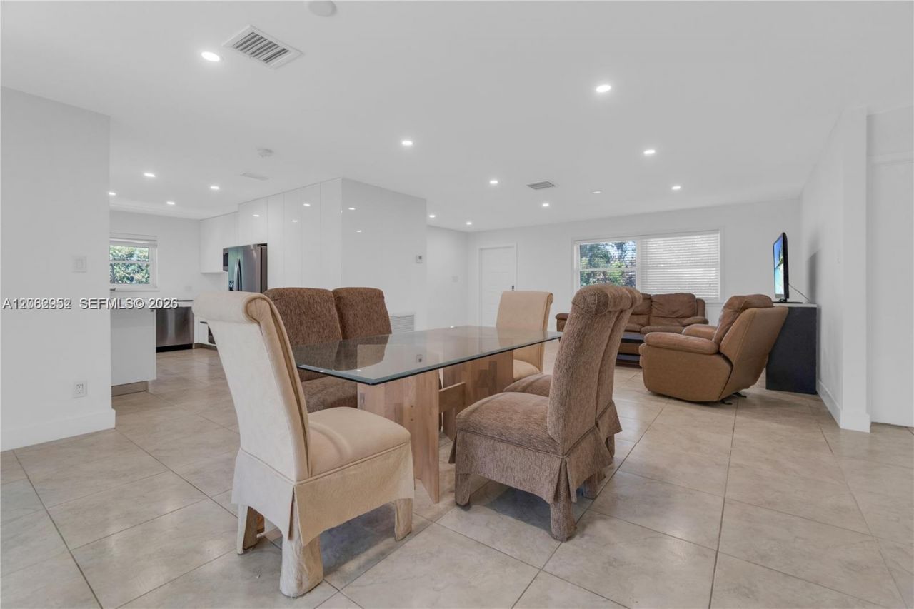 806 NE 4th St, Unit ., Hallandale Beach, FL 33009 Photo