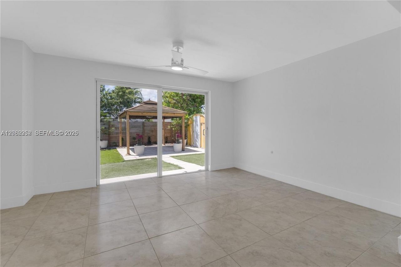 806 NE 4th St, Unit ., Hallandale Beach, FL 33009 Photo