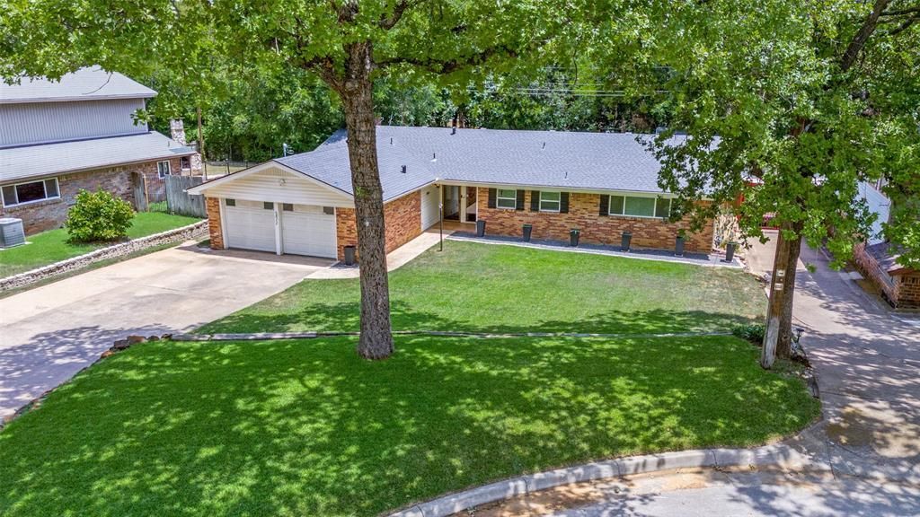 511 Westcliff Drive, Euless, TX 76040 Main Photo