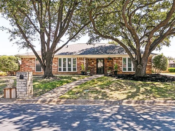 333 W Louella Drive, Hurst, TX 76054