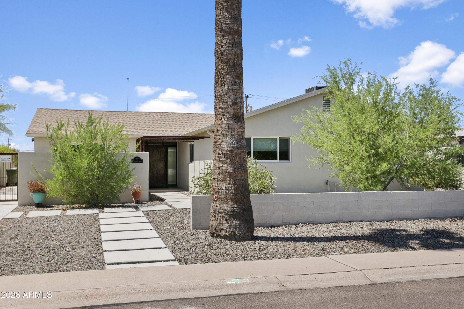 35 E PAPAGO Drive, Tempe, AZ 85288