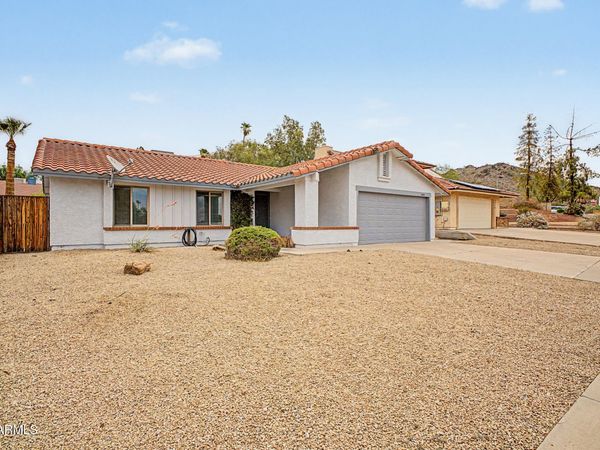 2208 E HEARN Road, Phoenix, AZ 85022