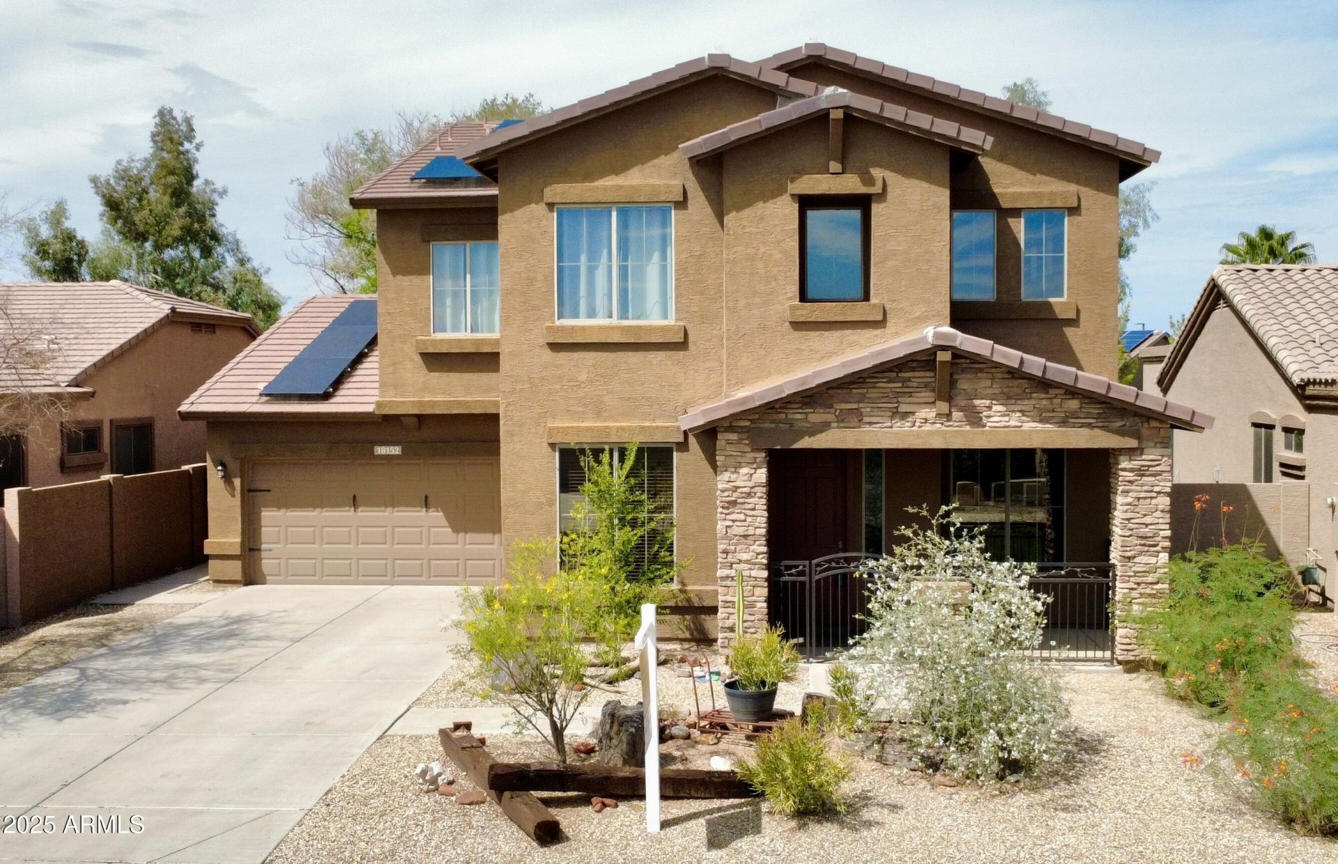 18152 W Paradise Lane, Surprise, AZ 85388 Main Photo