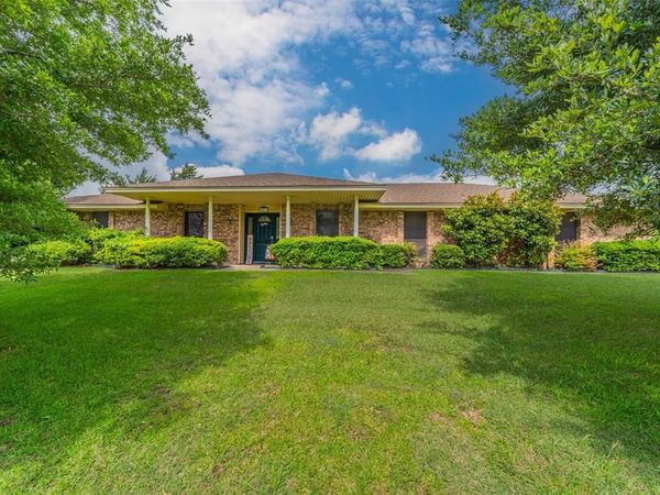 5011 Springbrook Drive, Midlothian, TX 76065