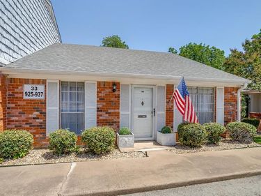 937 Roaring Springs Road, Fort Worth, TX 76114