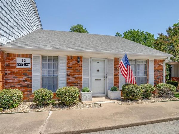 937 Roaring Springs Road , Fort Worth, TX 76114