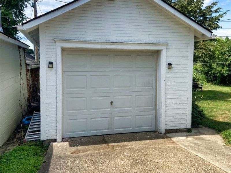 341 Hamilton Avenue , Coshocton, OH 43812 Photo 3