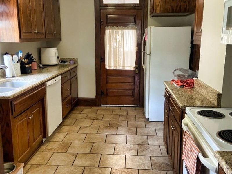 341 Hamilton Avenue , Coshocton, OH 43812 Photo 8