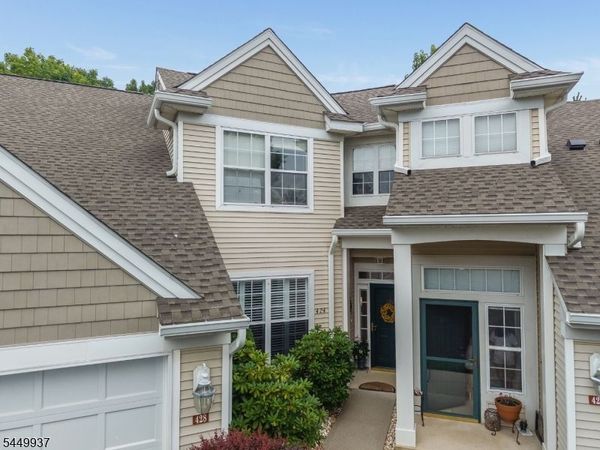 424 Homestead Ct, Lopatcong, NJ 08886