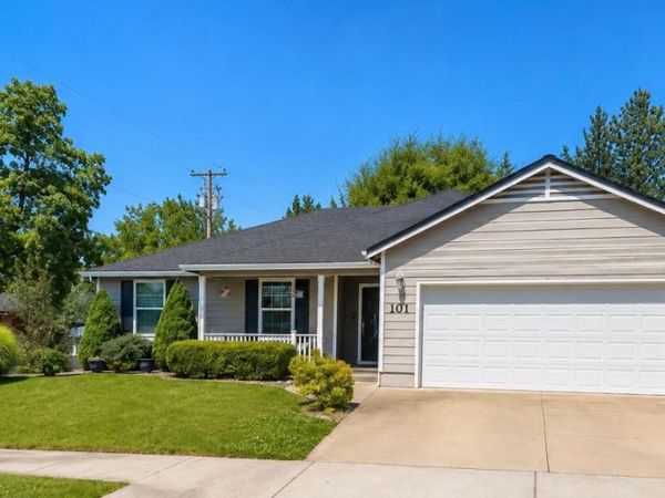 101 Aberdeen Lane, Eagle Point, OR 97524