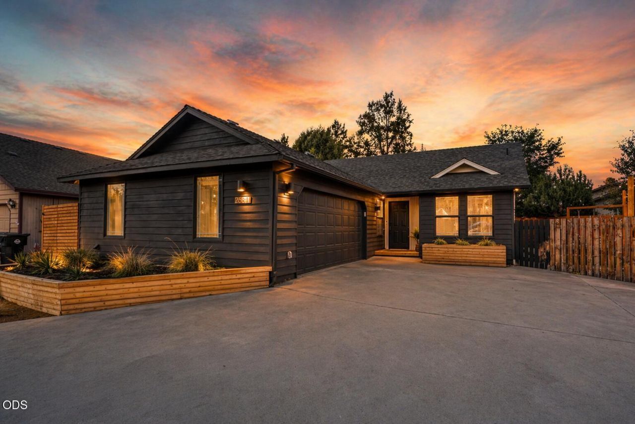 2681 NE Moonlight Drive, Bend, OR 97701 Main Photo