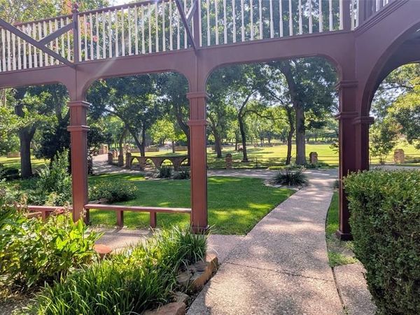 1431 S Houston School Road , Lancaster, TX 75146