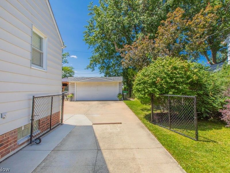 2322 Larchmont Drive, Wickliffe, OH 44092 Photo 4
