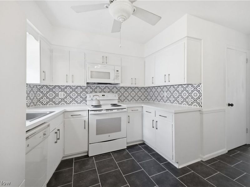 7 Meadowlawn Drive, Unit 20, Mentor, OH 44060 Photo 3
