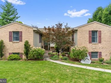 228 N DUKE STREET, HUMMELSTOWN, PA 17036
