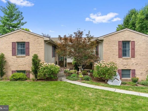 228 N DUKE STREET, HUMMELSTOWN, PA 17036