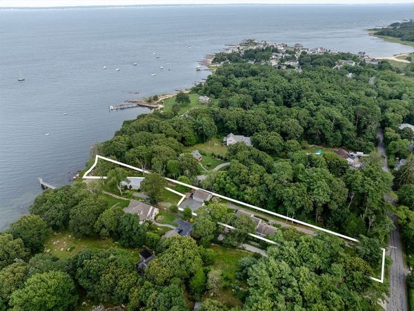 94 Aucoot Rd, Mattapoisett, MA 02739