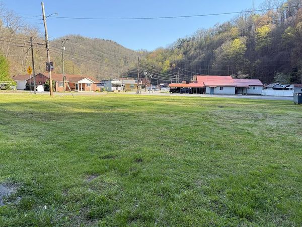627 Appalachian highway, PINEVILLE, WV 24874