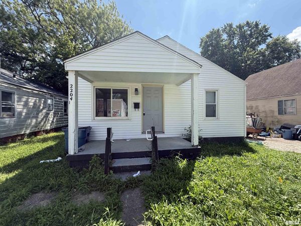 2204 S 15TH Street, Springfield, IL 62703