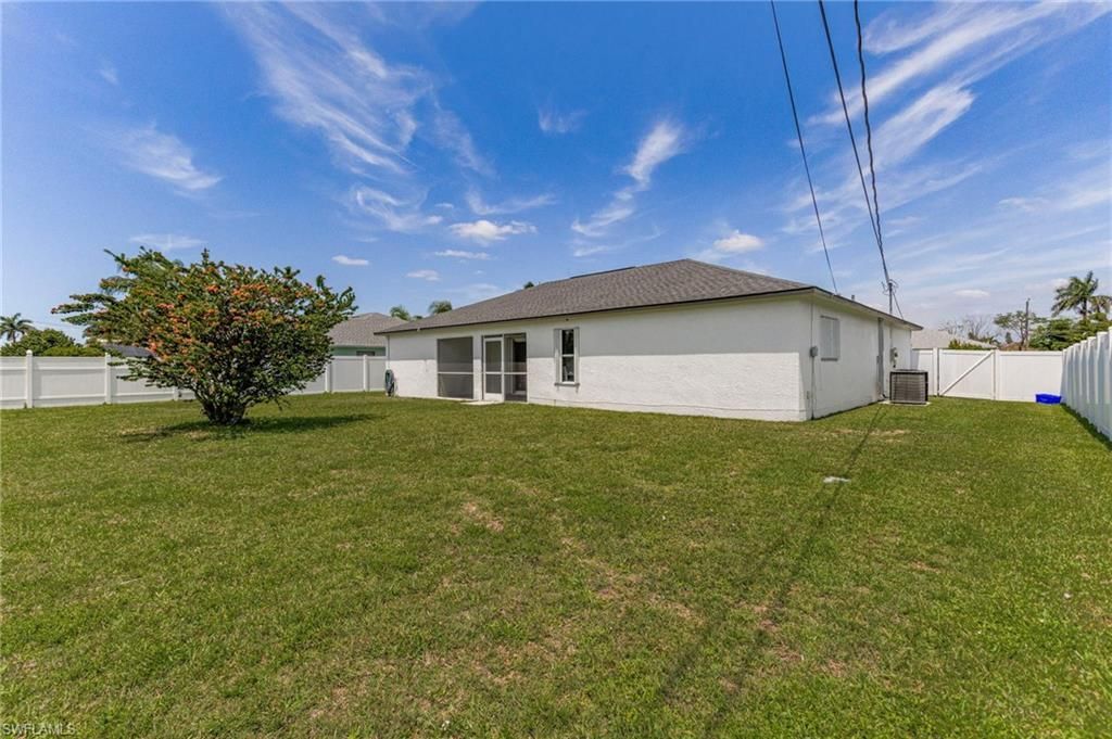 610 SE 21st Ln , Cape Coral, FL 33990 Photo