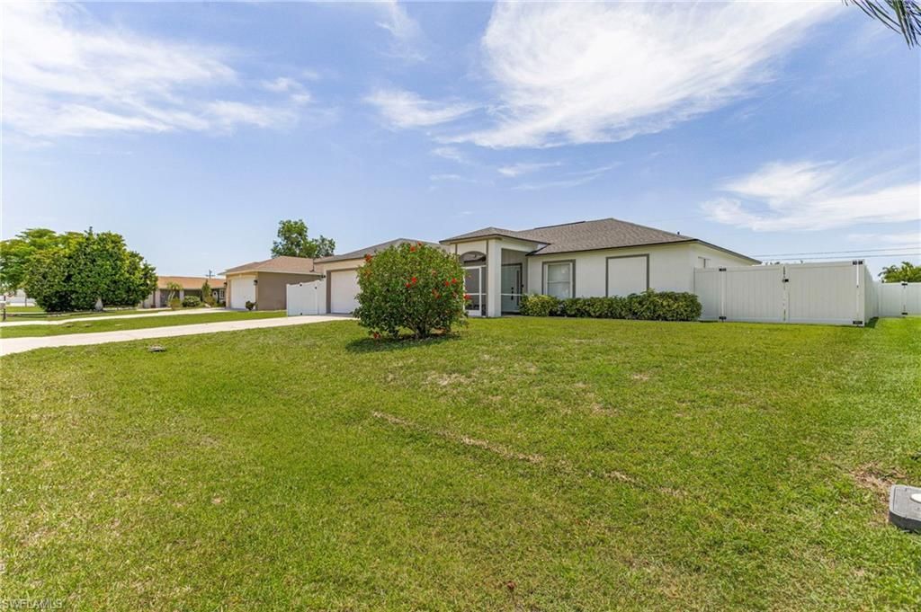 610 SE 21st Ln , Cape Coral, FL 33990 Photo
