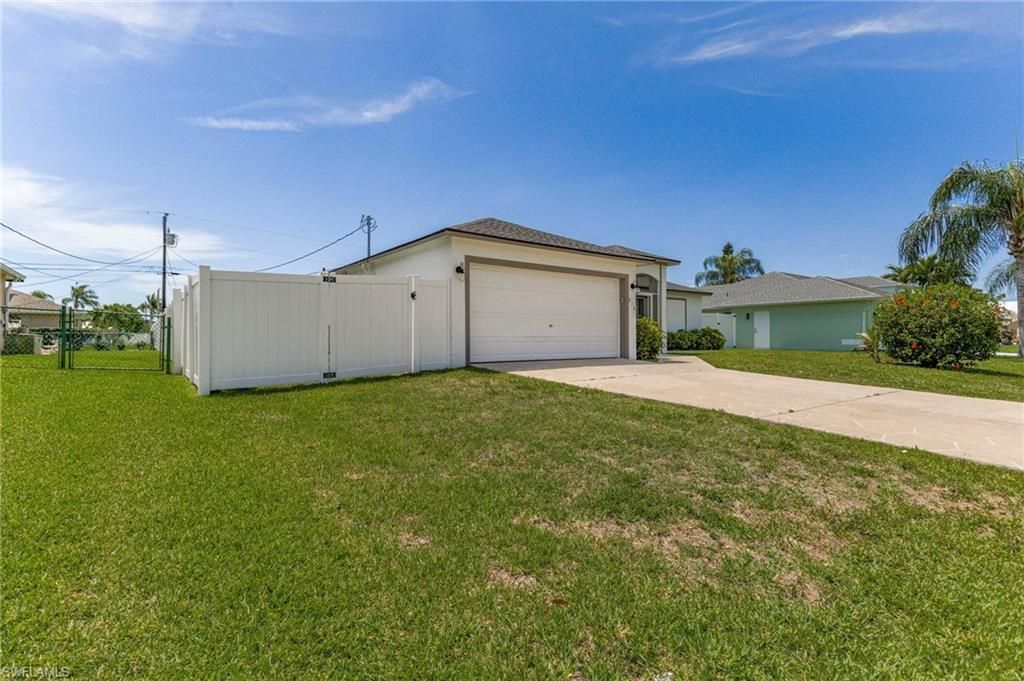 610 SE 21st Ln , Cape Coral, FL 33990 Photo