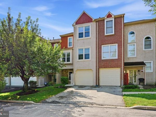 1 FORSYTHIA COURT , LAFAYETTE HILL, PA 19444