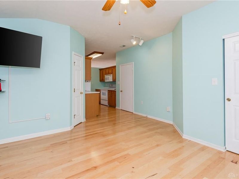 1121 Nettle Creek Court, Miamisburg, OH 45342 Photo 21