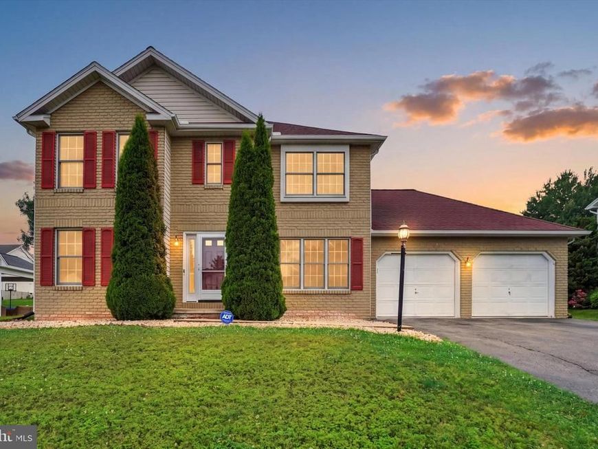2720 Sparrow Drive, York, PA 17408 Main Photo