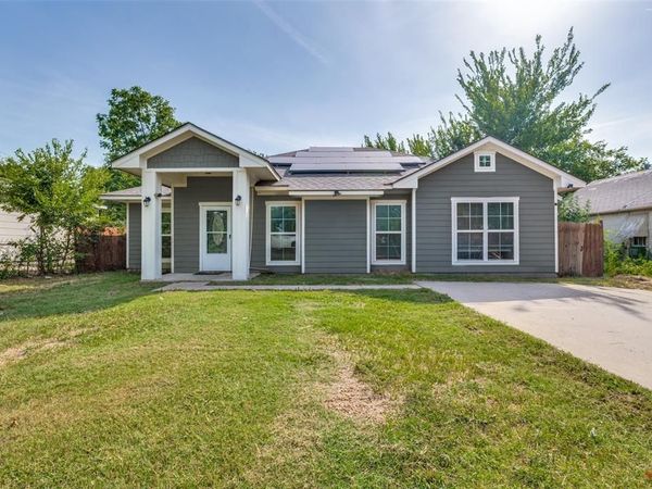 207 Ennis Street , Waxahachie, TX 75165