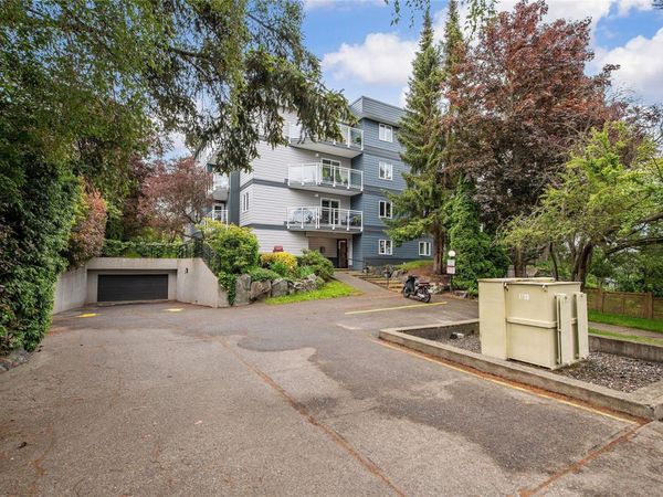 949 Cloverdale Ave , Unit #208, Saanich, BC V8X 2T4