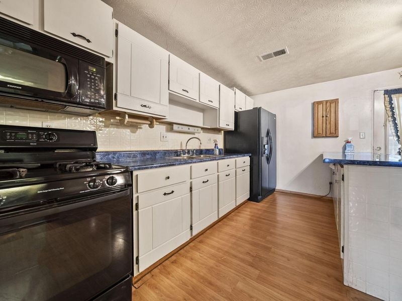 839 Bradwell Drive , Columbus, OH 43207 Photo 9