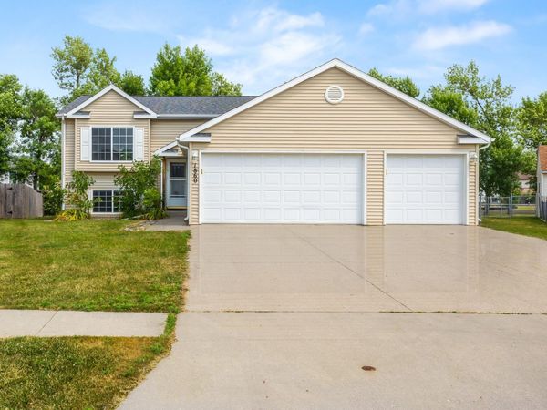 1860 Huntington Lane, West Fargo, ND 58078