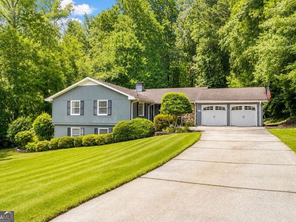 1054 Fairfield Drive NE, Marietta, GA 30068